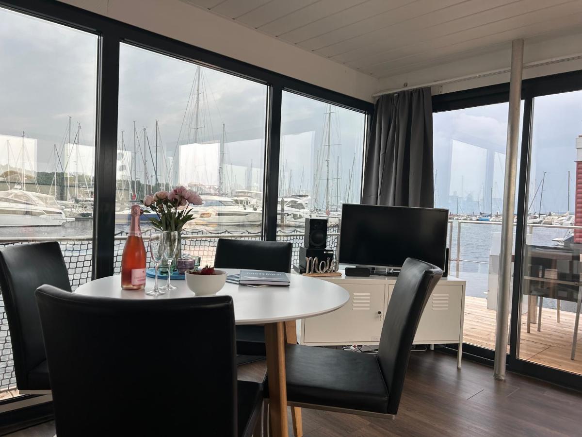 Hausboot Floating 44 In Laboe - Boot 1 - Nikse Villa Екстериор снимка