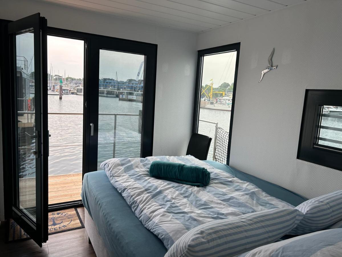 Hausboot Floating 44 In Laboe - Boot 1 - Nikse Villa Екстериор снимка