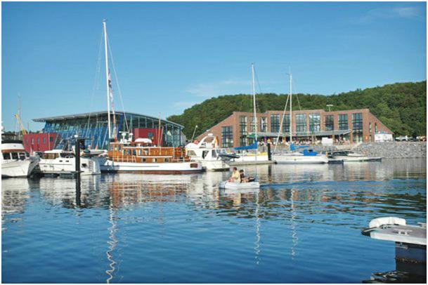 Hausboot Floating 44 In Laboe - Boot 1 - Nikse Villa Екстериор снимка