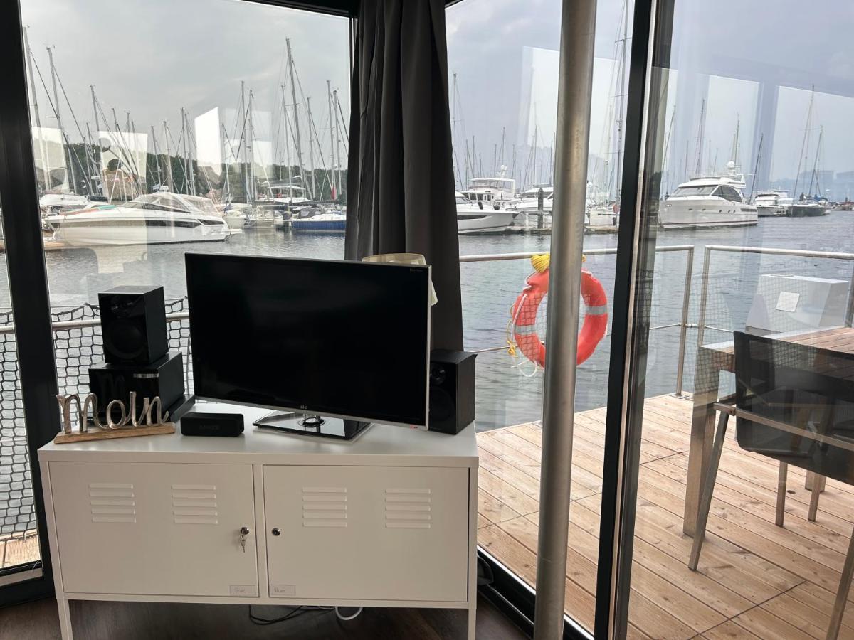 Hausboot Floating 44 In Laboe - Boot 1 - Nikse Villa Екстериор снимка