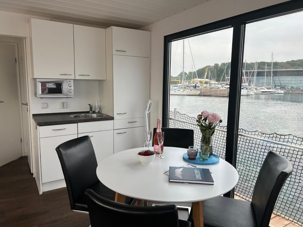 Hausboot Floating 44 In Laboe - Boot 1 - Nikse Villa Екстериор снимка