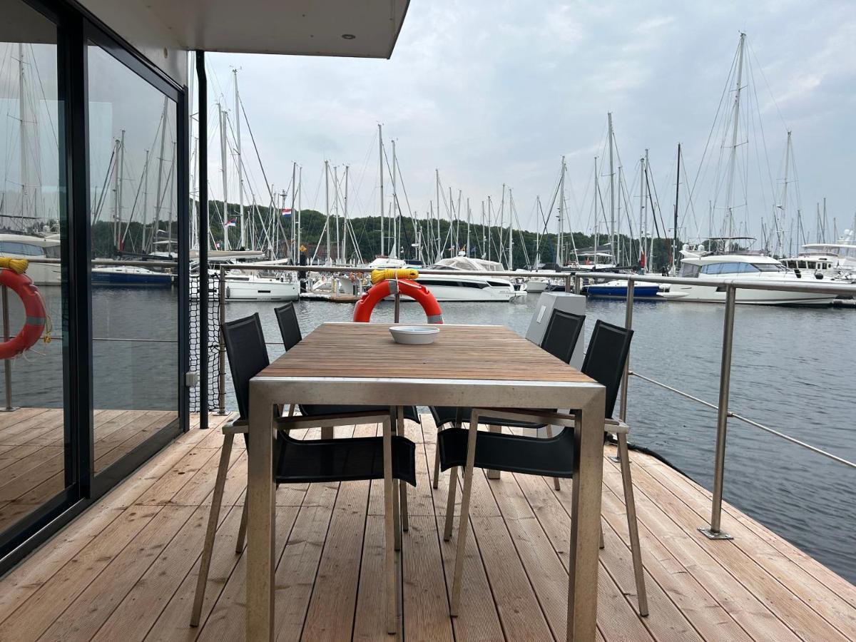 Hausboot Floating 44 In Laboe - Boot 1 - Nikse Villa Екстериор снимка