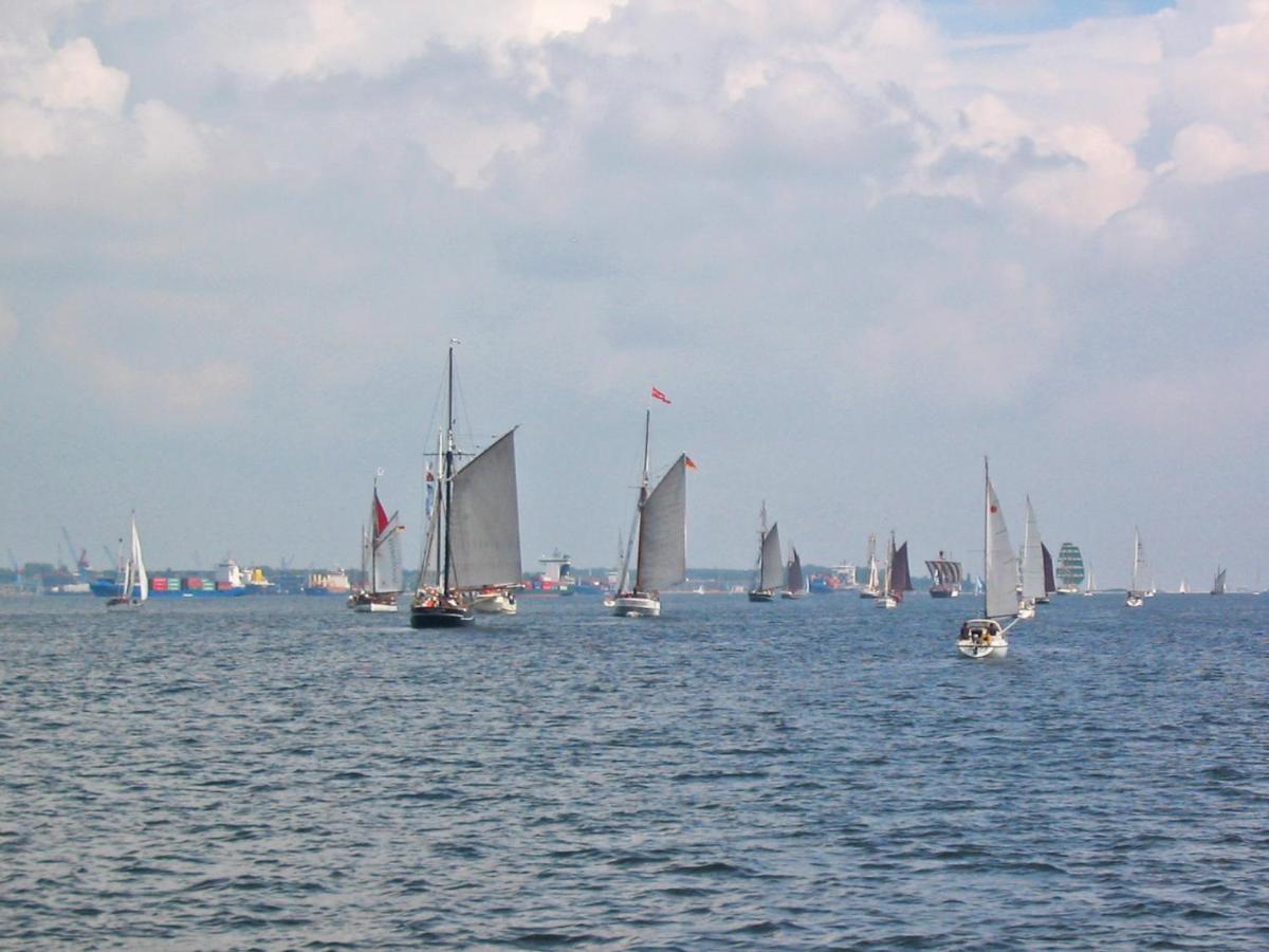 Hausboot Floating 44 In Laboe - Boot 1 - Nikse Villa Екстериор снимка